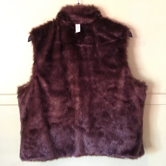 Women’s Reversible Vest - Picture 3 of 7